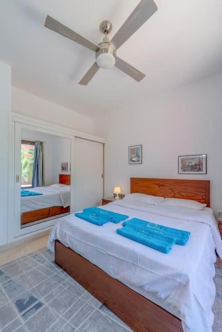 Beautiful With Terrace To The Pool Apartment