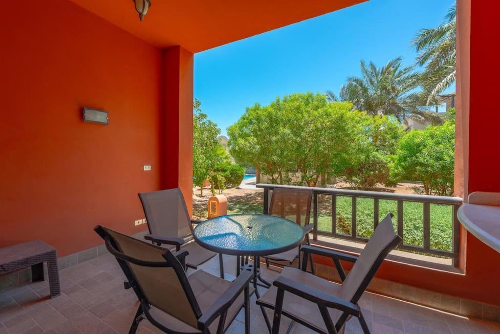 Beautiful With Terrace To The Pool Apartment