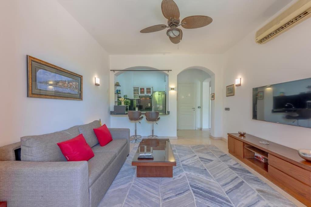 Beautiful With Terrace To The Pool Apartment Hurghada
