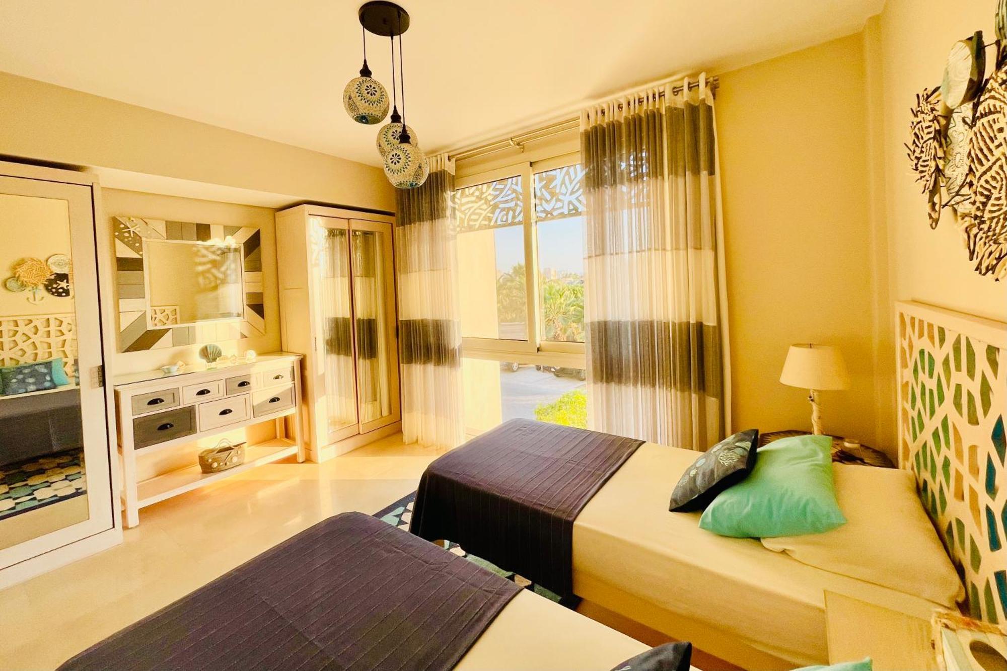 Mangroovy - Elgouna Authentic Designer Shared 2 Bdr Each With Private Bathroom For Kitesurfers With Pool View & Access Séjour chez l'habitant