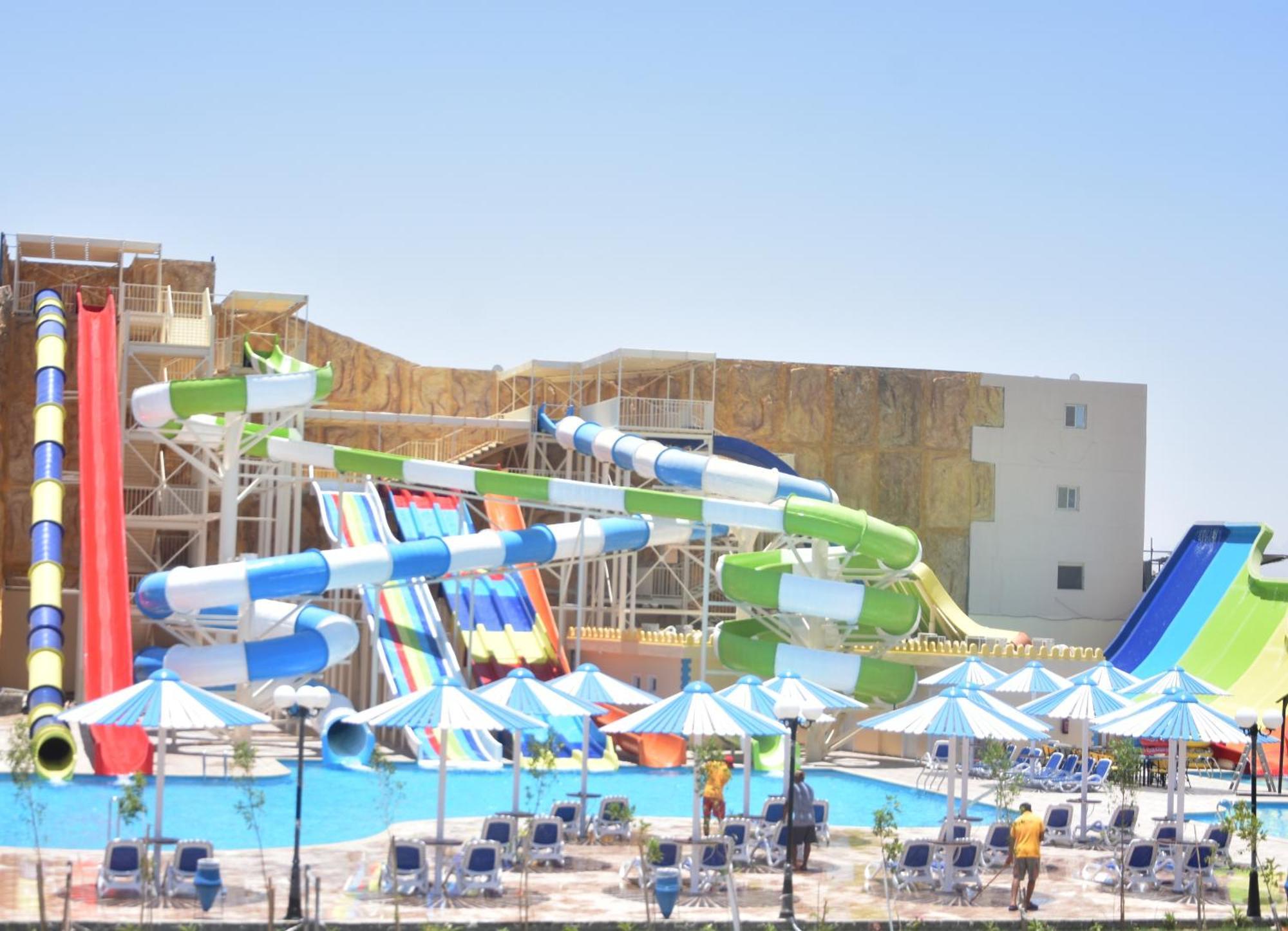 Amc Royal & Resort