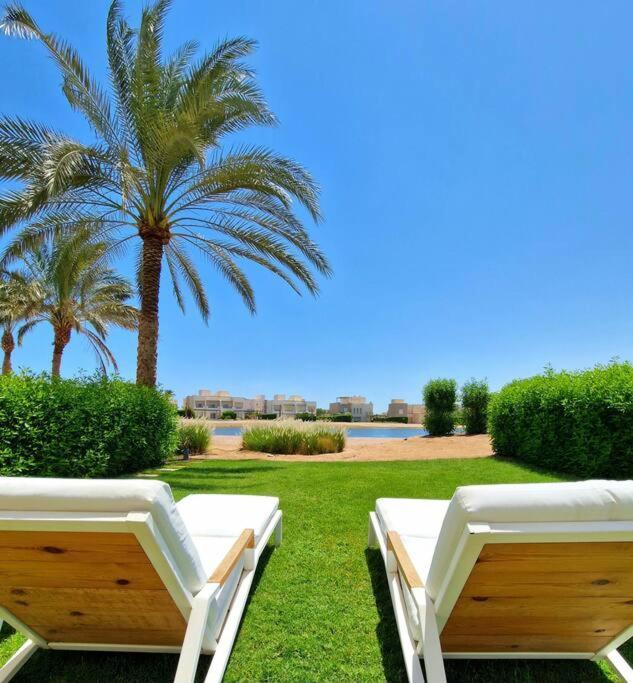 Cheerful Space With A Huge Garden And Pool Apartment
