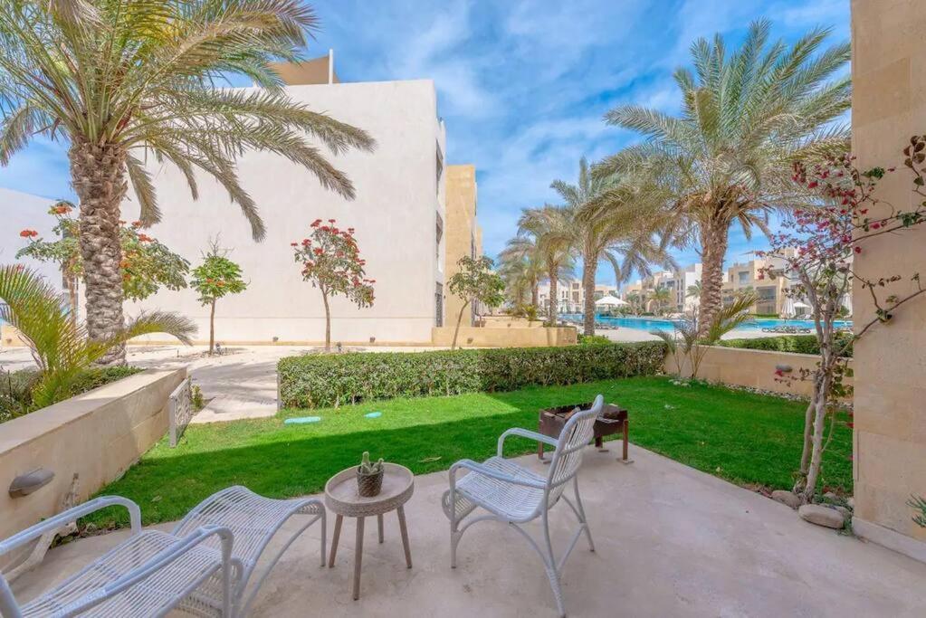 Mangroovy - Spacious Boho 2 Bedroom Pool View Apartment