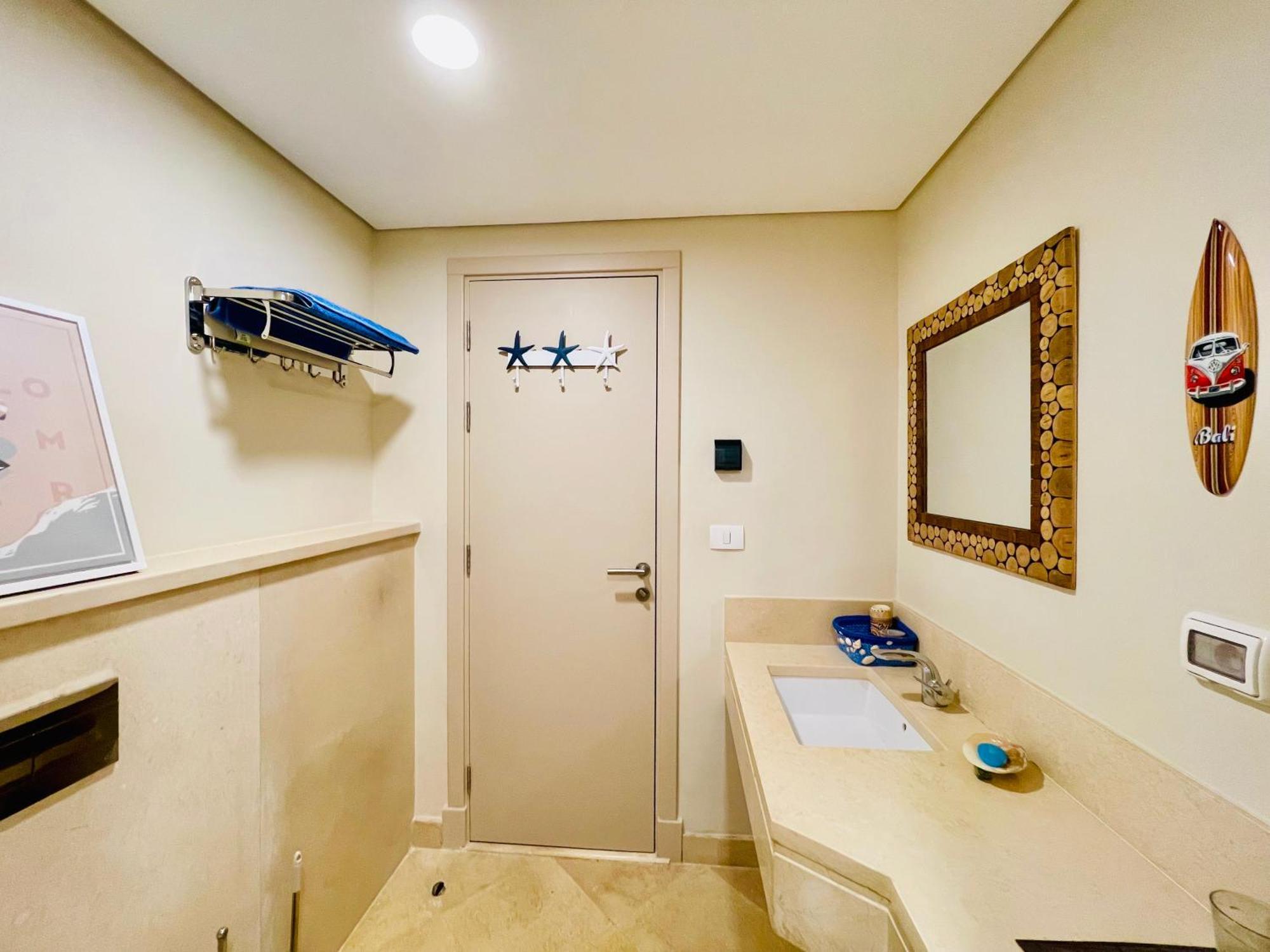 Mangroovy - Elgouna Authentic Designer Shared 2 Bdr Each With Private Bathroom For Kitesurfers With Pool View & Access Séjour chez l'habitant Hurghada