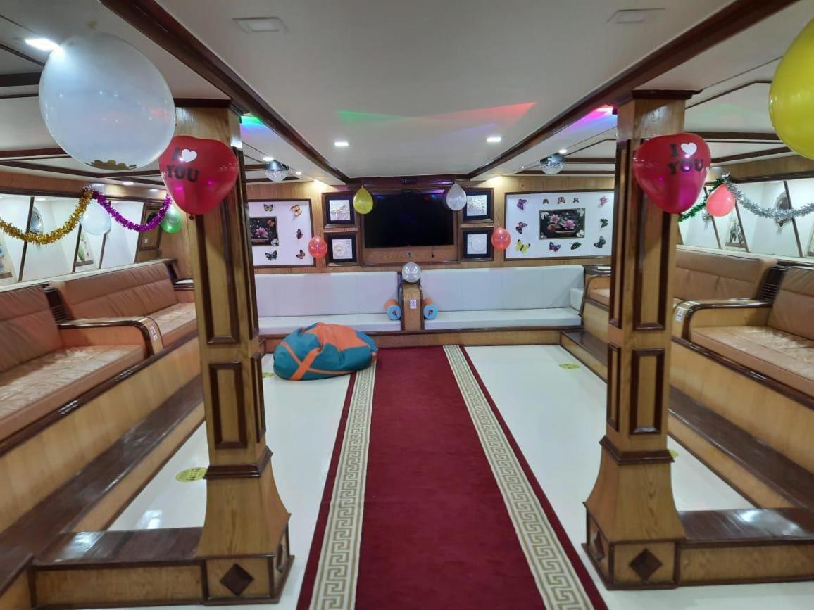 Private Boat Botel *