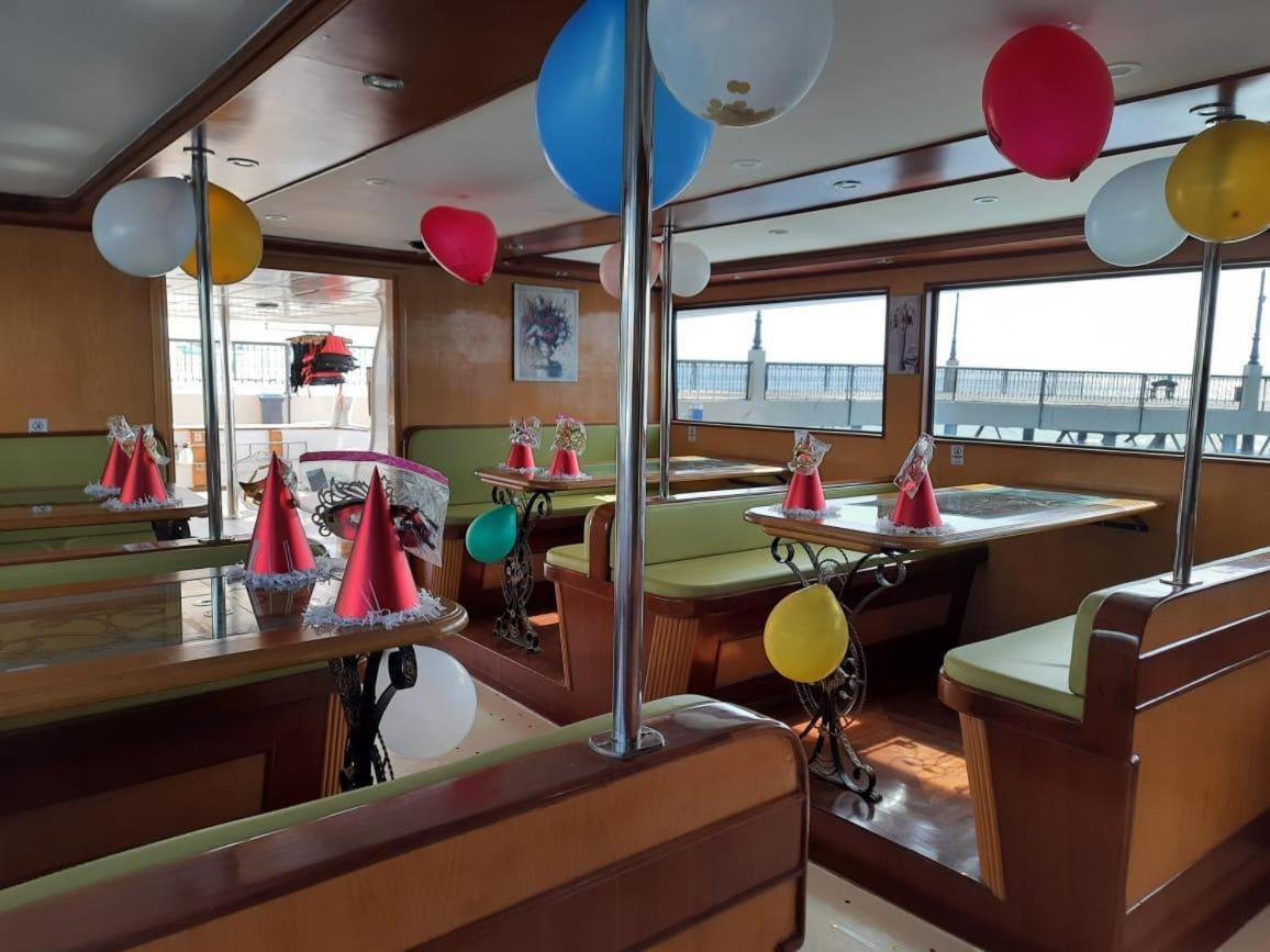 Private Boat *