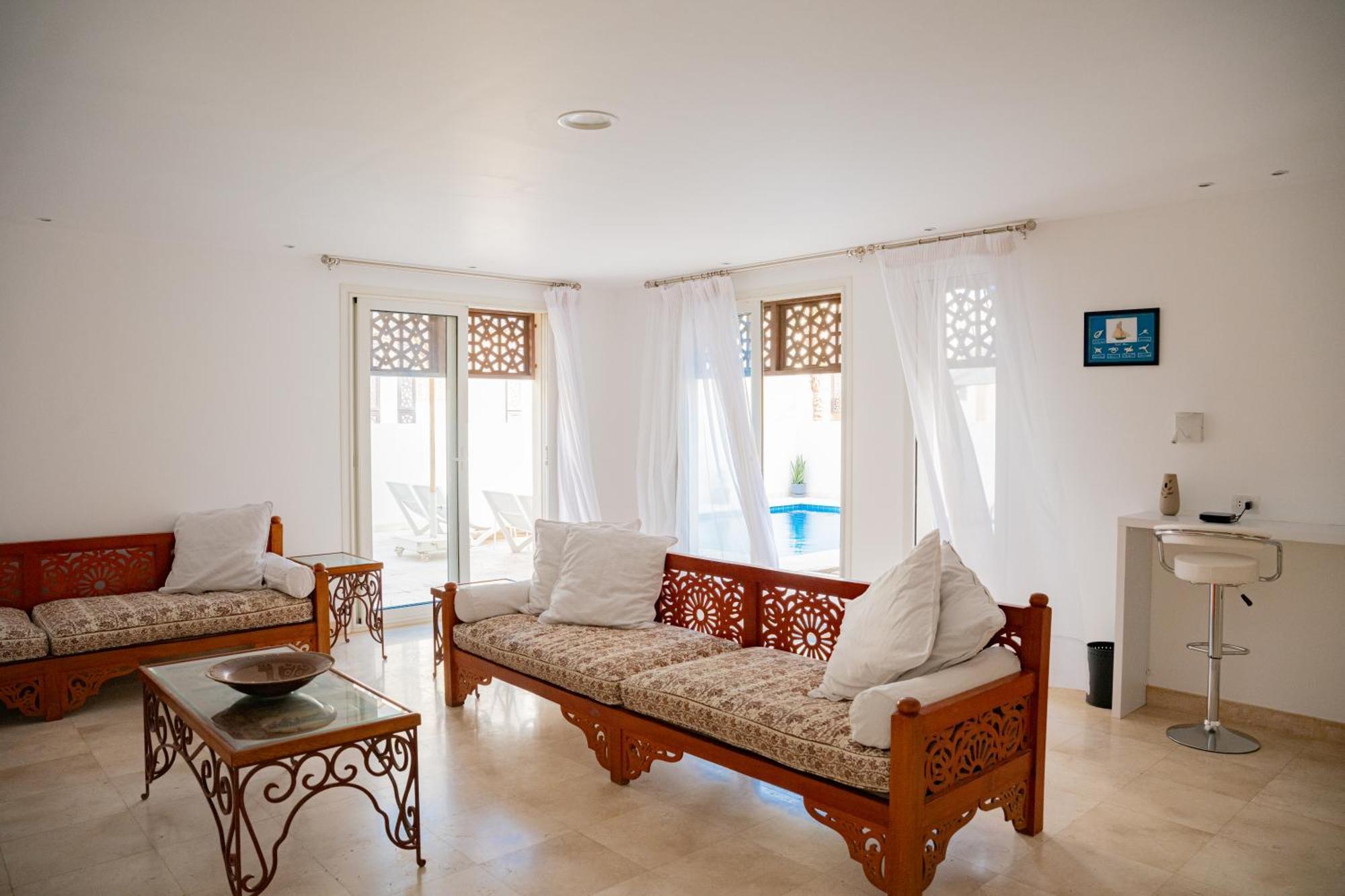 Nayah Stays, Amazing With Private Pool & 5 Master * Hurghada