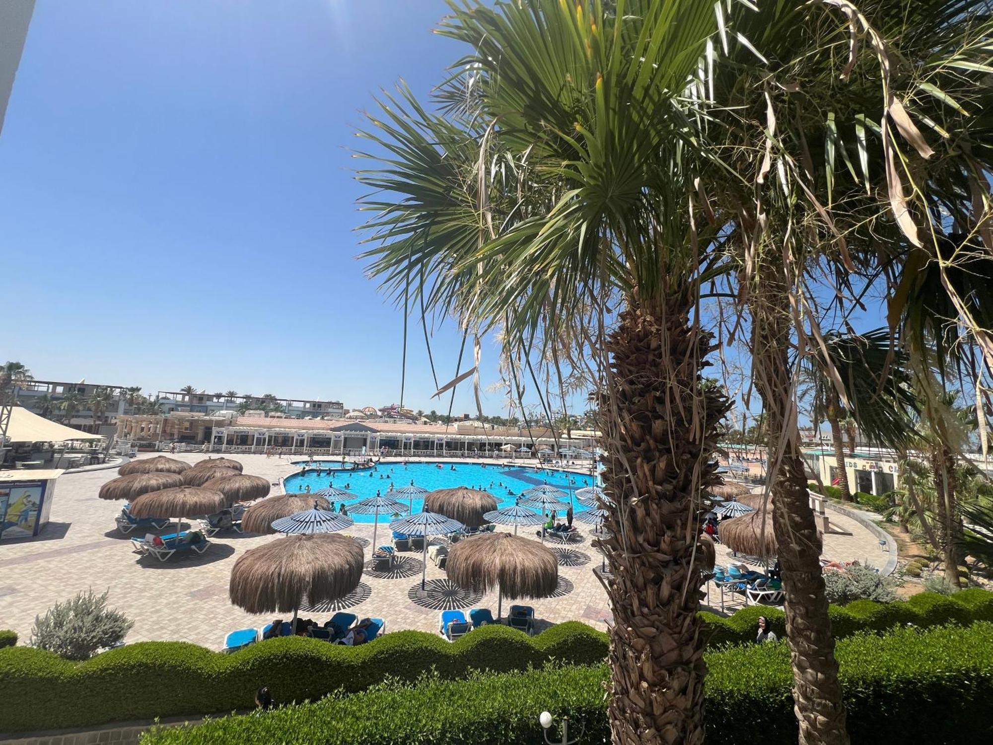 Aparthotel In Mirage Bay & Aqua Park *