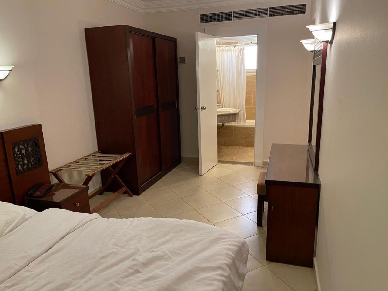 Apartment Pyramisa E06 *