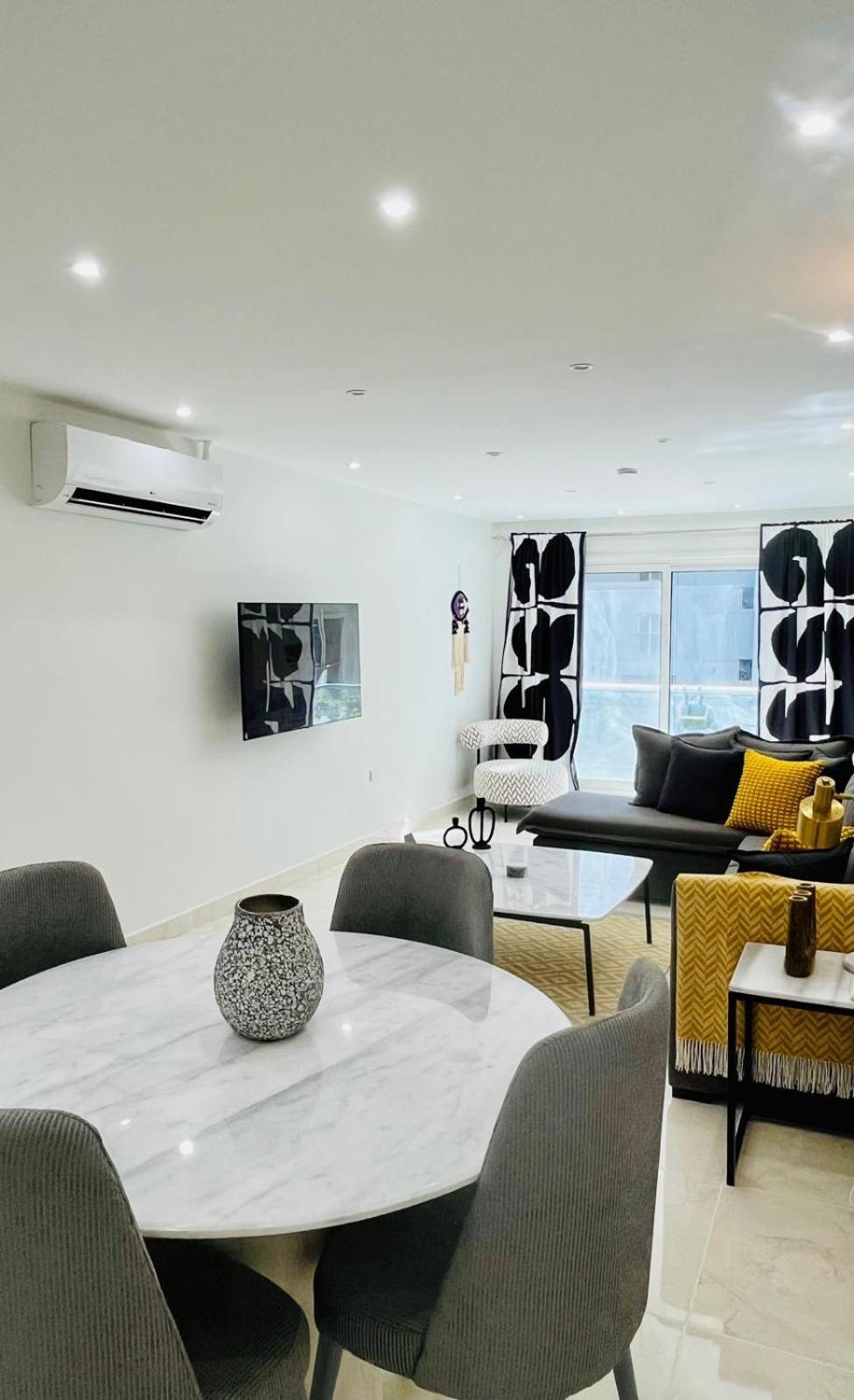 Stylish Apartment *