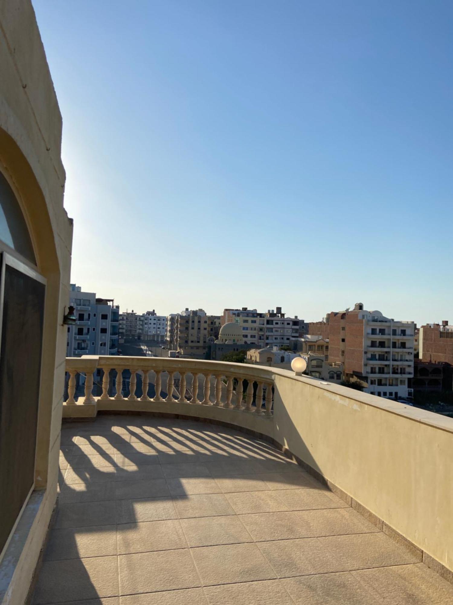 Apartment Crystal Waves