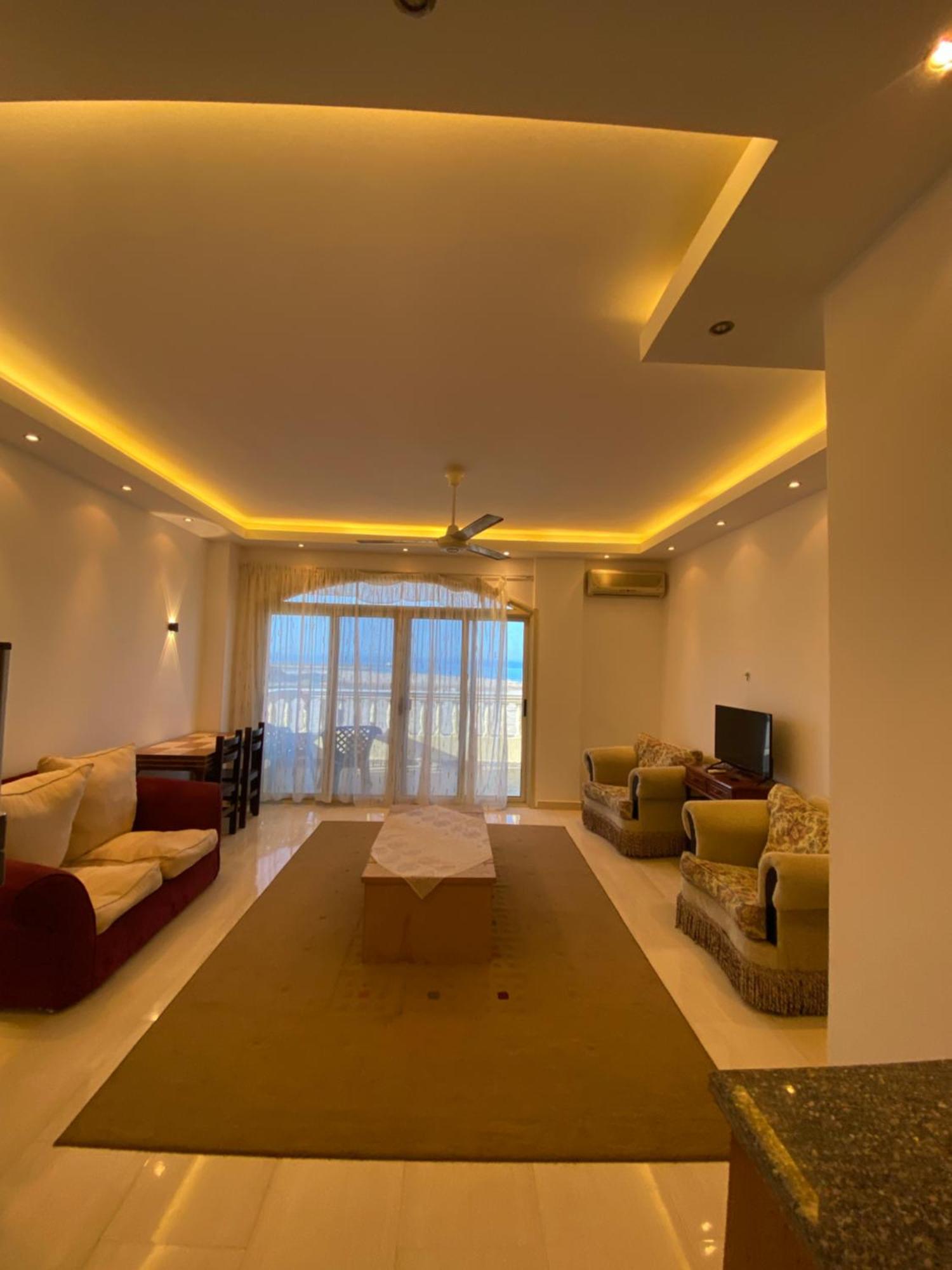 Apartment Crystal Waves