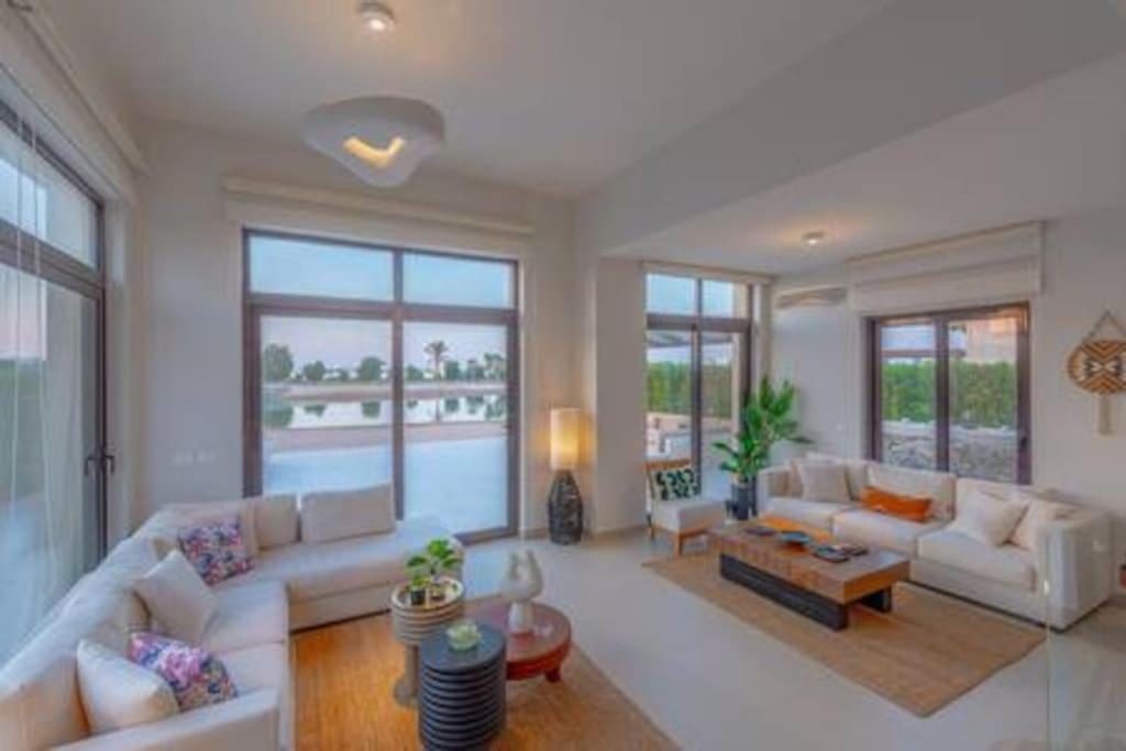 Villa The Lakefront 4br At Cyan Elgouna *