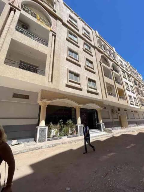 Apartment Downtown Near Gym Pool Shops Walking Distance From Entertainment And Shopping
