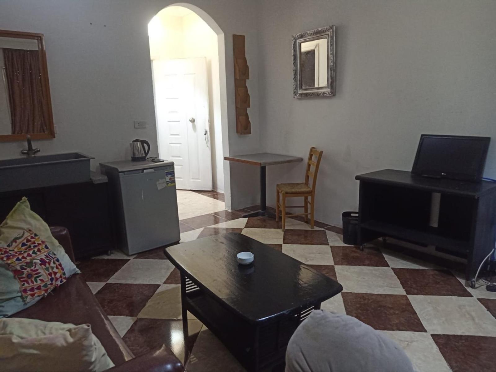 Apartment Downtown Near Gym Pool Shops Walking Distance From Entertainment And Shopping *