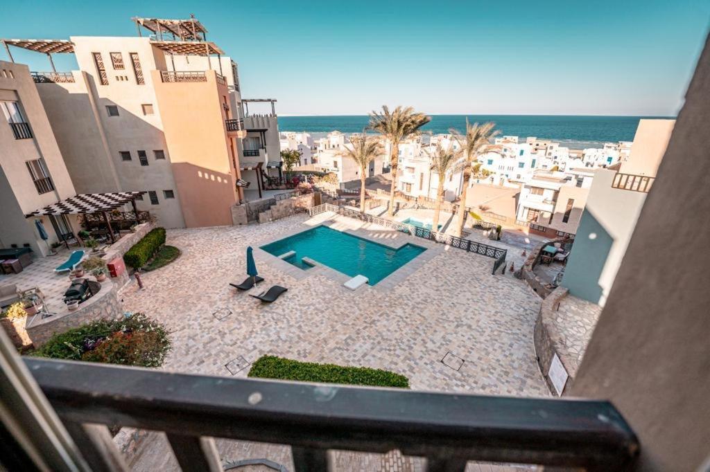 Azzurra Sahl Hasheesh *