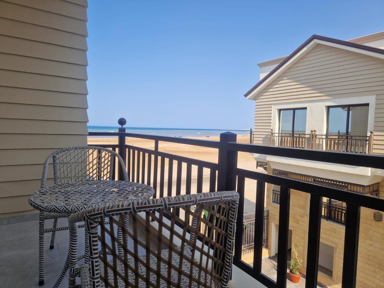 Aqua Blue Bay Beachfront 1 Bed Near El Gouna Apartment *