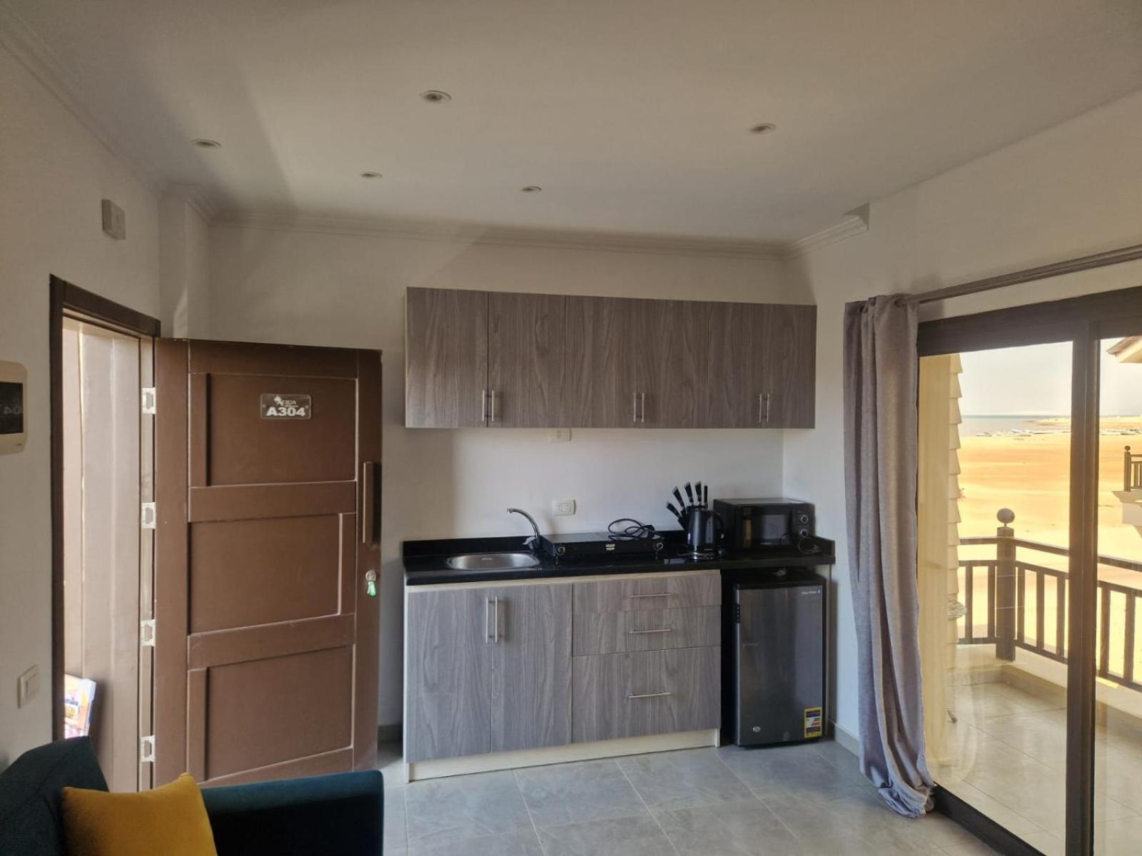 Aqua Blue Bay Beachfront 1 Bed Near El Gouna *