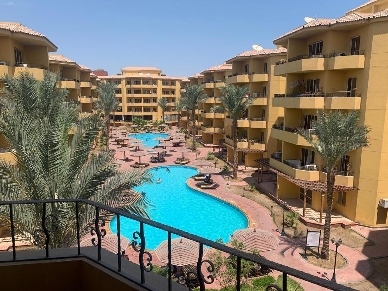 Brtish Compound Unit 841 Apartamento *