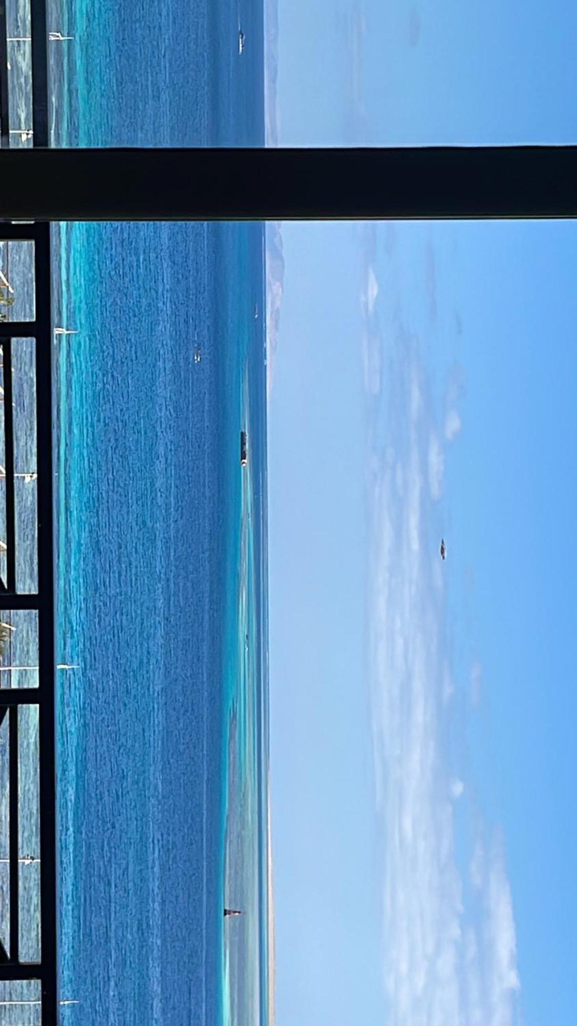 Sea View In Center In Front Off The Sea 09