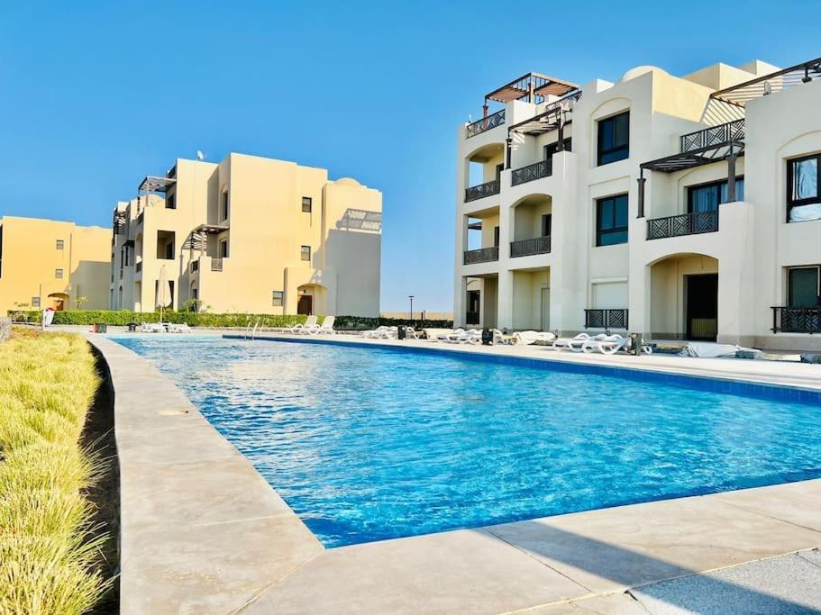 Luxury 1 Bedroom Flat With Garden Apartment