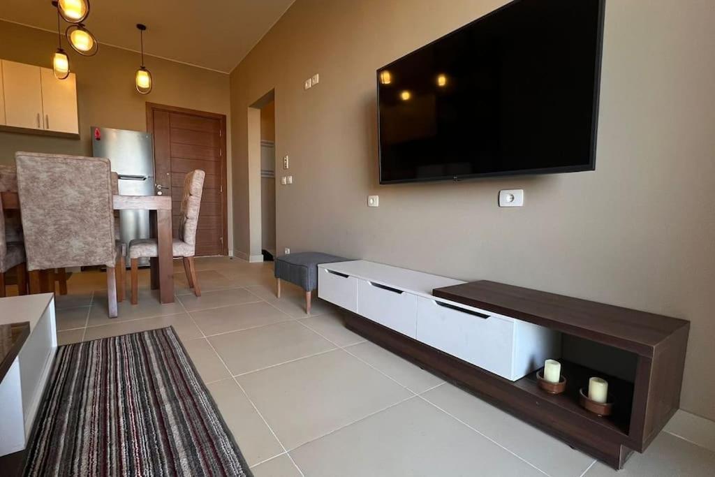 Luxury 1 Bedroom Flat With Garden Appartement *