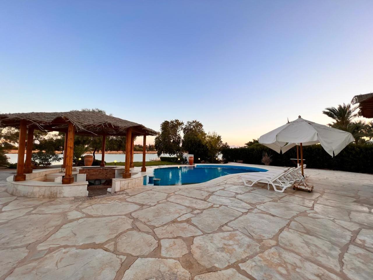 White 4 Bedroom Elgouna Heated Pool
