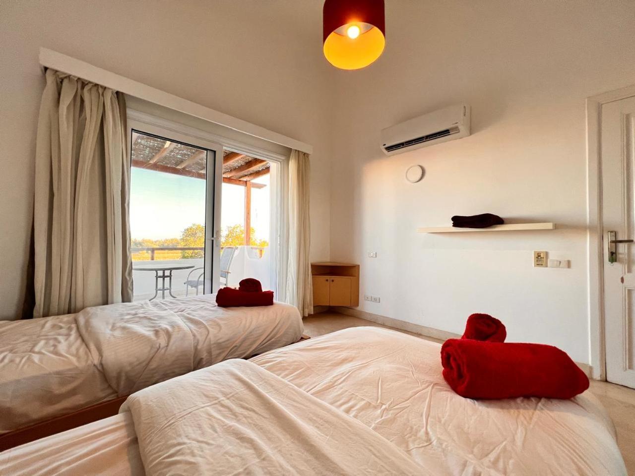 White 4 Bedroom Elgouna Heated Pool Villa