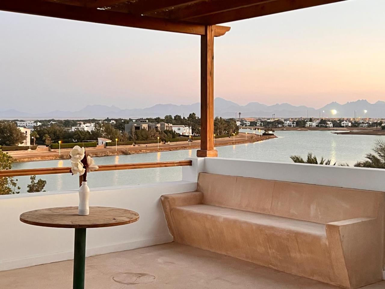 White 4 Bedroom Elgouna Heated Pool Villa *
