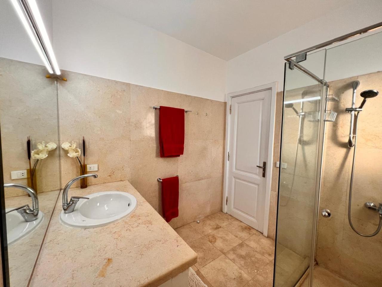 White 4 Bedroom Elgouna Heated Pool Villa