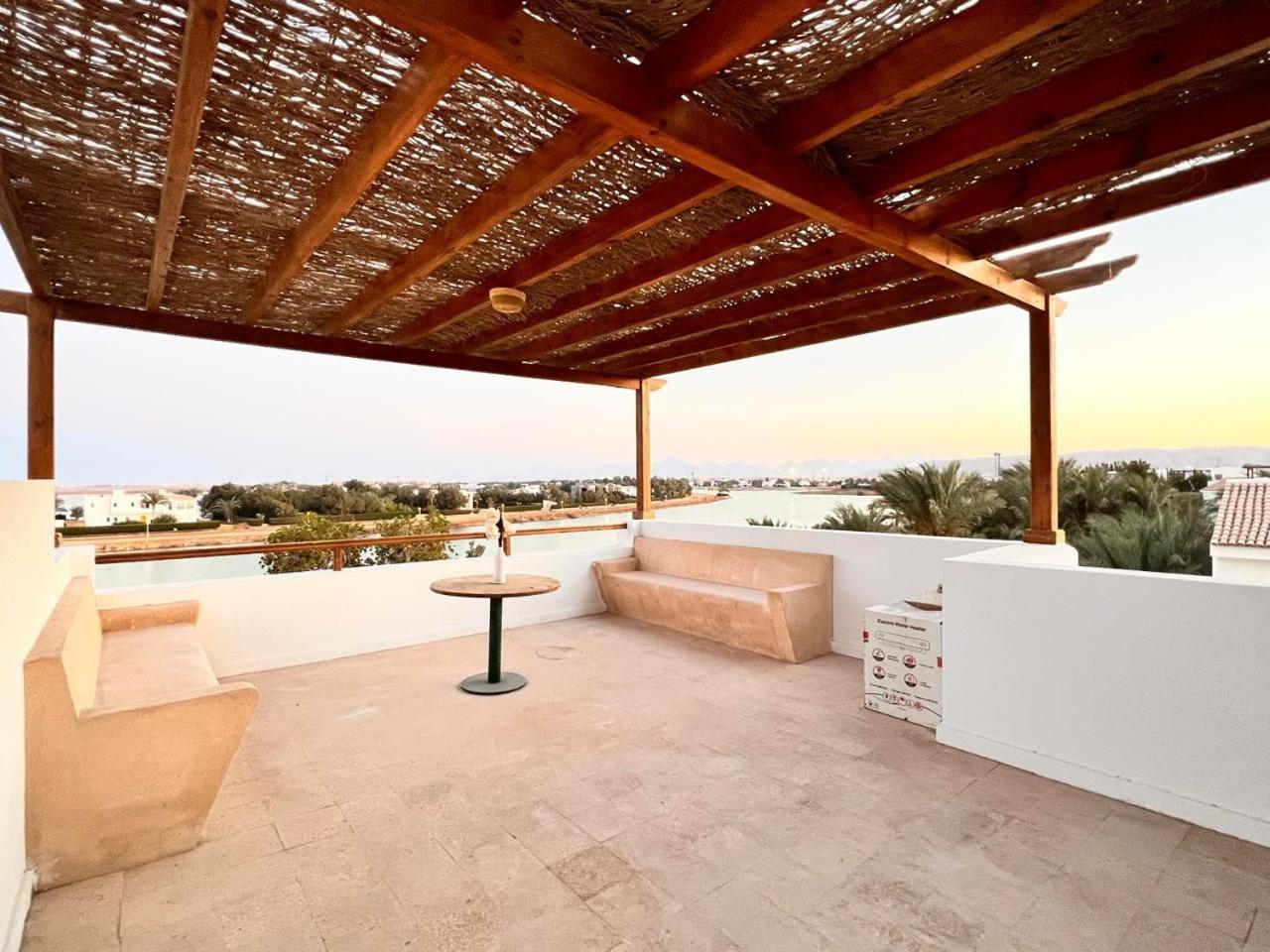 Villa White 4 Bedroom Elgouna Heated Pool *
