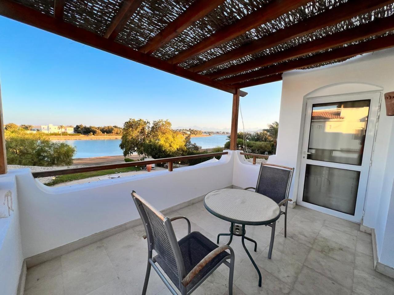 Villa White 4 Bedroom Elgouna Heated Pool