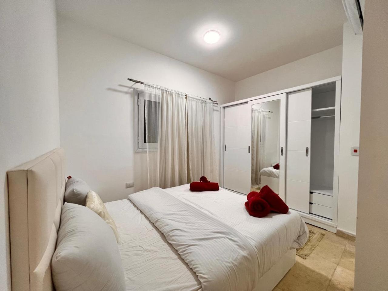 White 4 Bedroom Elgouna Heated Pool Villa Hurghada