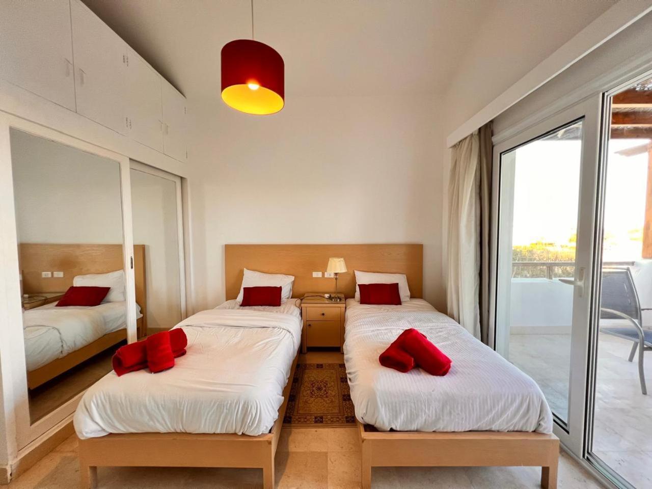 White 4 Bedroom Elgouna Heated Pool