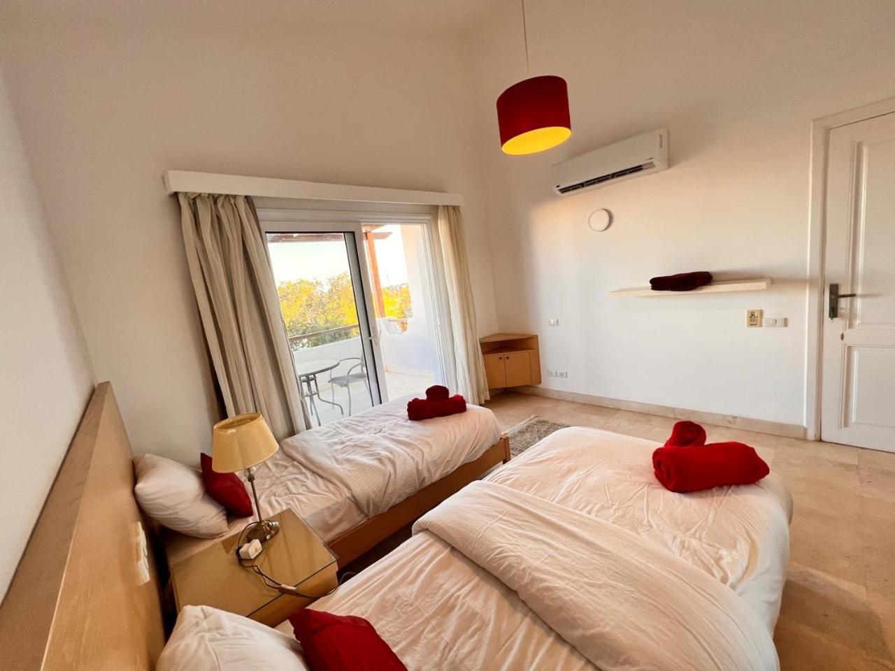 White 4 Bedroom Elgouna Heated Pool