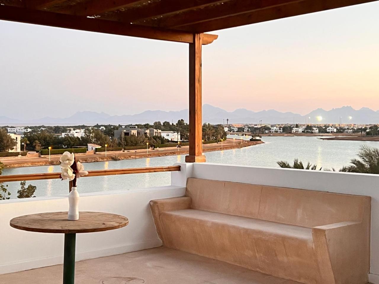 Villa White 4 Bedroom Elgouna Heated Pool