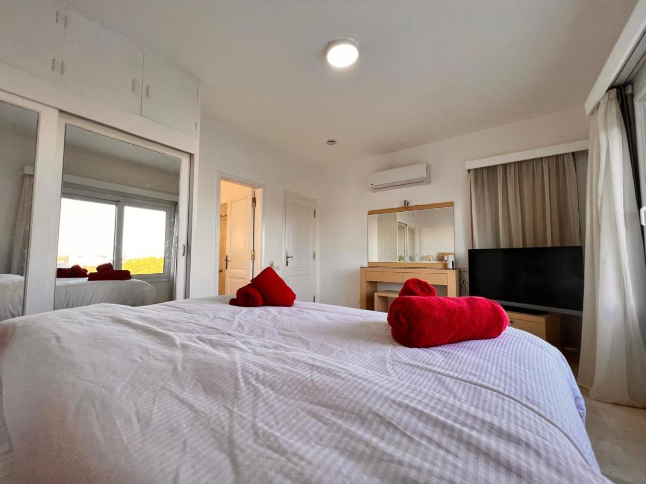White 4 Bedroom Elgouna Heated Pool Villa Hurghada