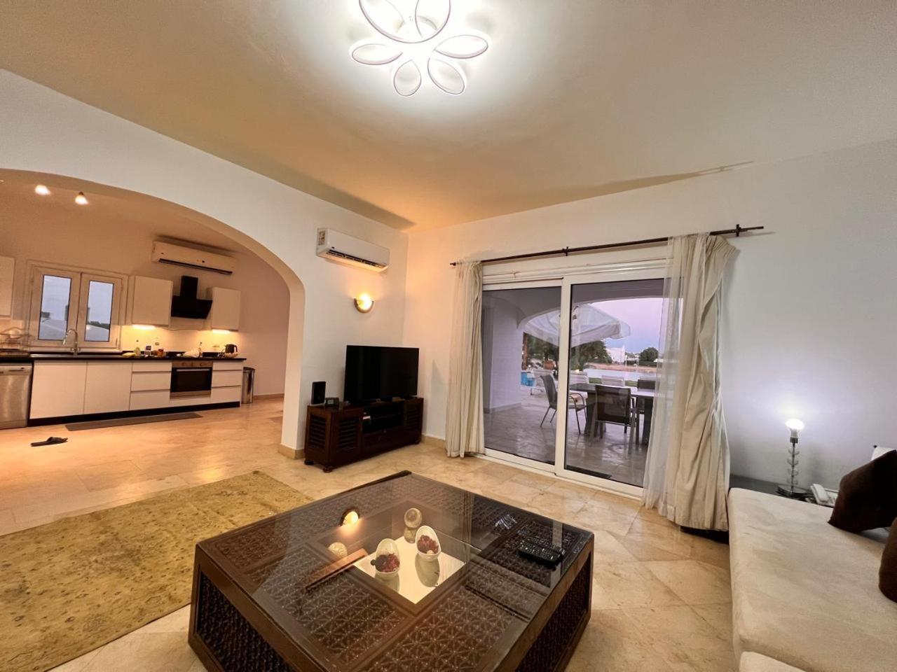 White 4 Bedroom Elgouna Heated Pool