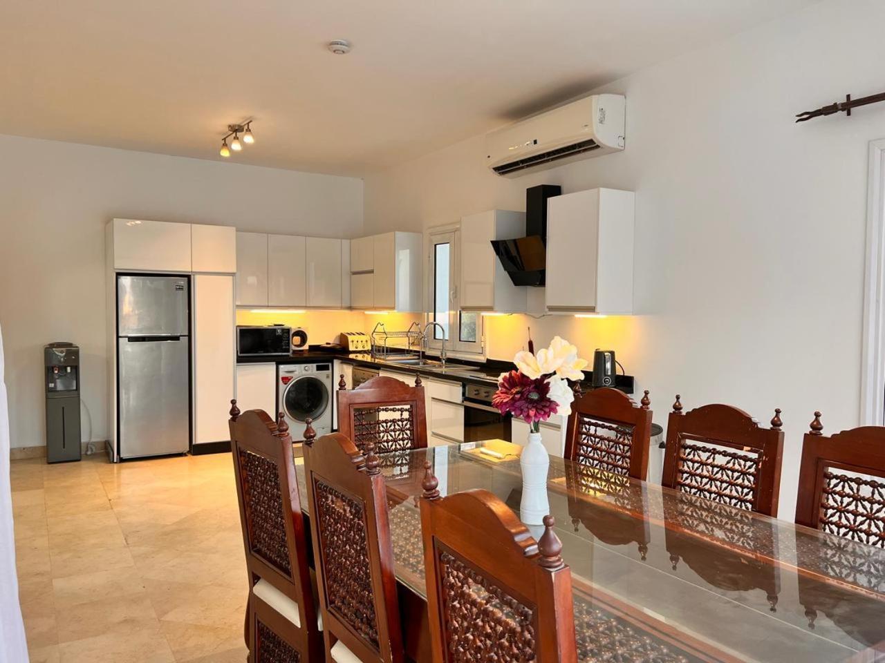 White 4 Bedroom Elgouna Heated Pool