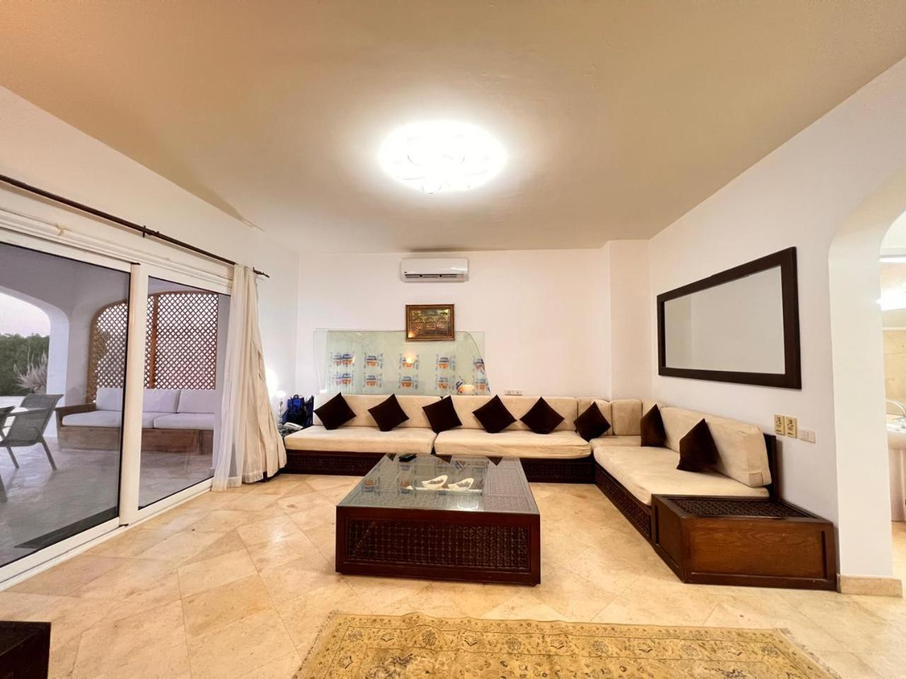 Villa White 4 Bedroom Elgouna Heated Pool *
