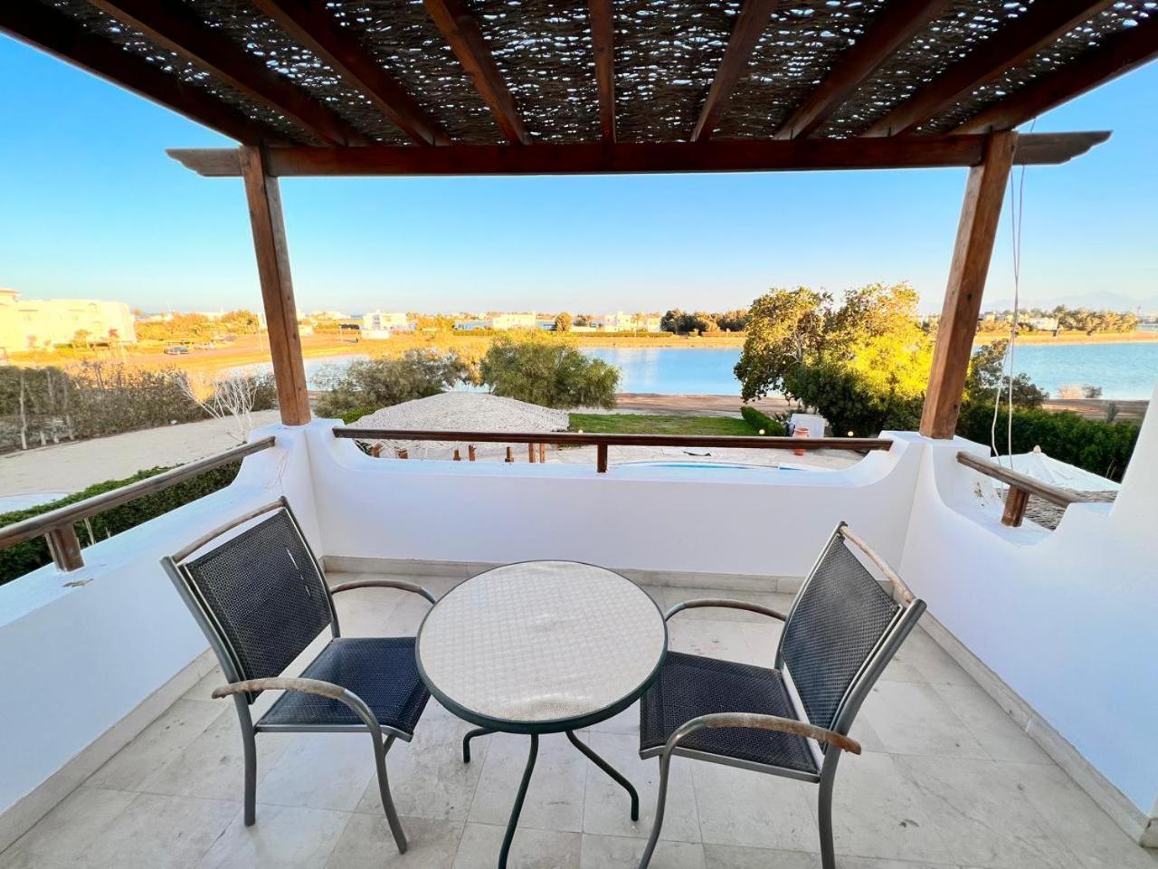 White 4 Bedroom Elgouna Heated Pool *