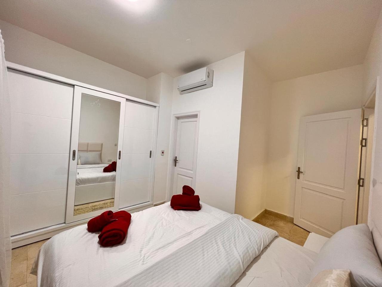 White 4 Bedroom Elgouna Heated Pool Villa Hurghada