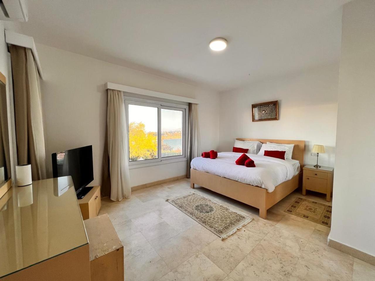 Villa White 4 Bedroom Elgouna Heated Pool *