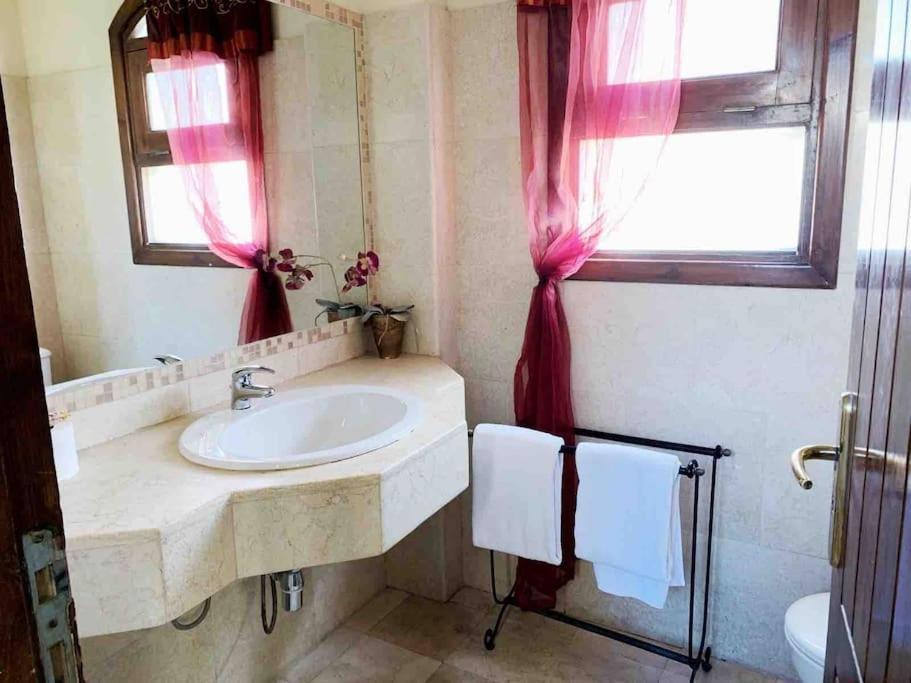 Private With Heated Pool And Lagoon Villa