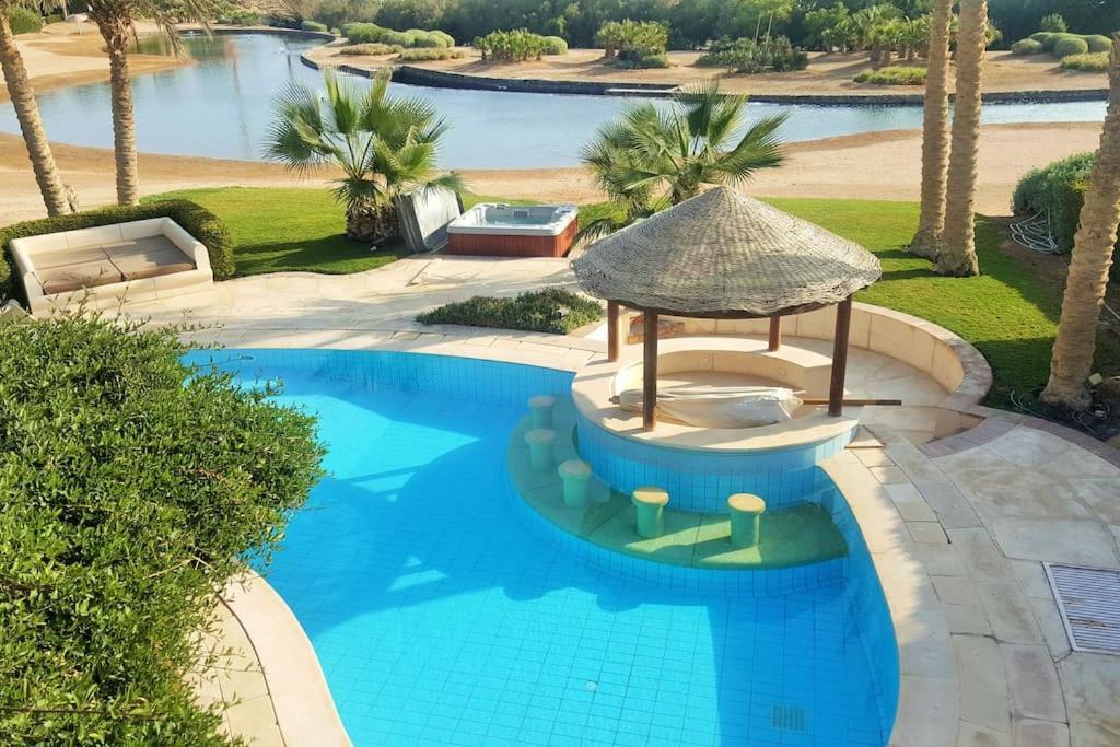 Private With Heated Pool And Lagoon