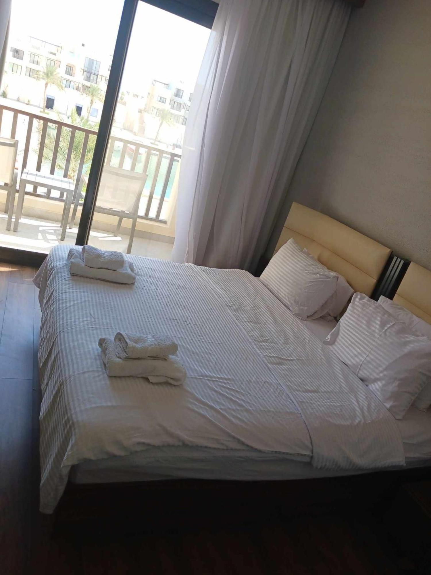 Nayah Stays, Luxurious Bedroom In Fanadir Marina *