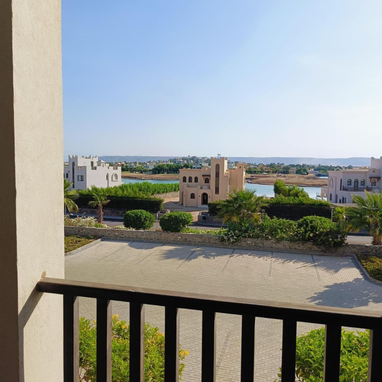 Nayah Stays, Luxurious Bedroom In Fanadir Marina