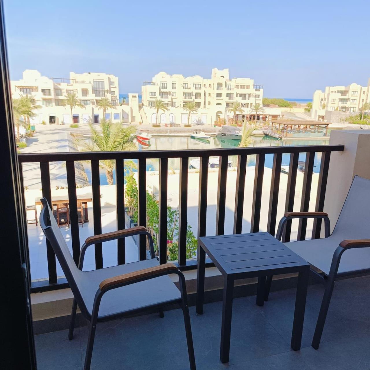 Nayah Stays, Luxurious Bedroom In Fanadir Marina Apartment Hurghada