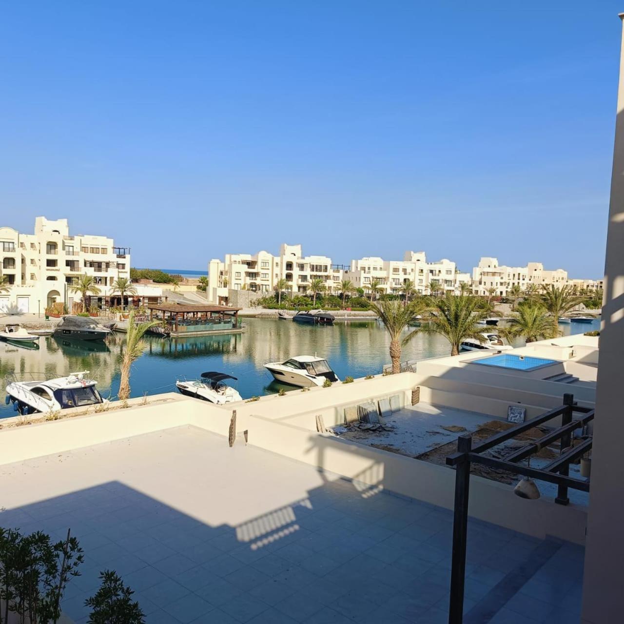 Nayah Stays, Luxurious Bedroom In Fanadir Marina