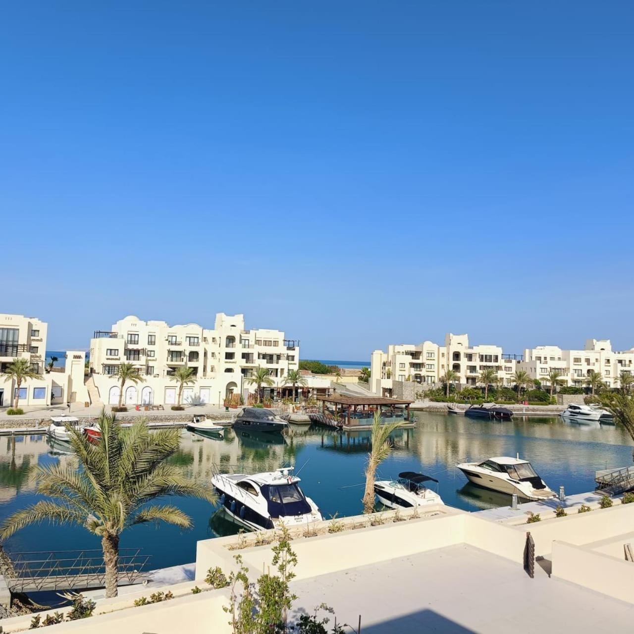 Nayah Stays, Luxurious Bedroom In Fanadir Marina Apartment